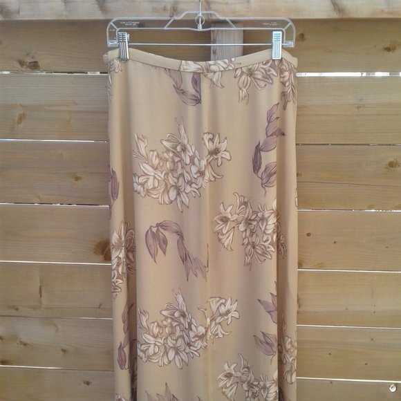 Maxi floral button down 100% silk skirt - Picture 5 of 11